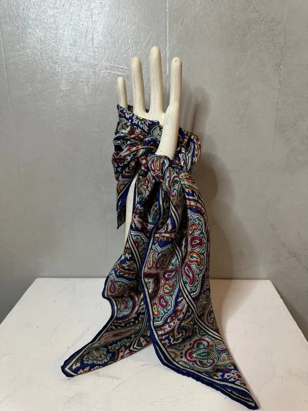 VINTAGE SILK CLUB 7 ECHO PAISLY SCARF SQUARE 29